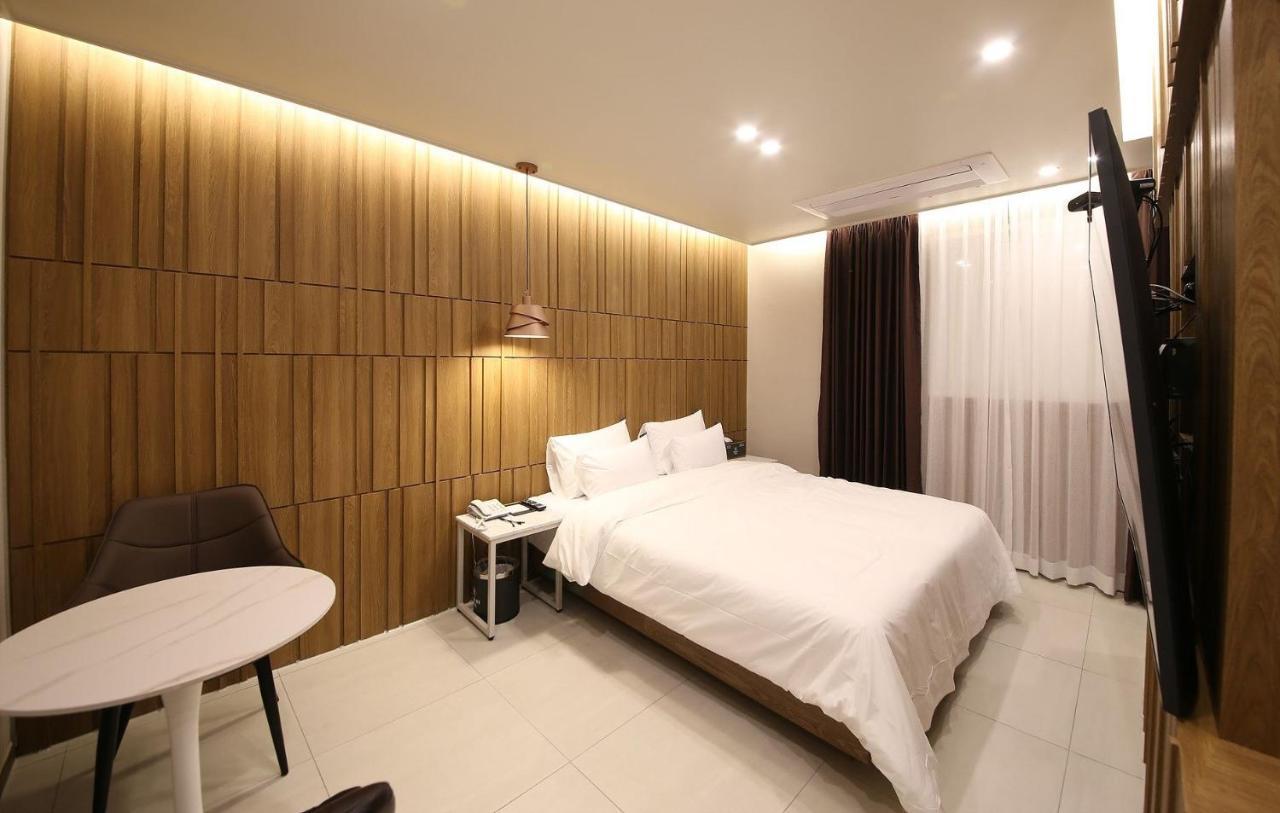 Brown Dot Hotel Sinan Gwangju Metropolitan City Exterior foto